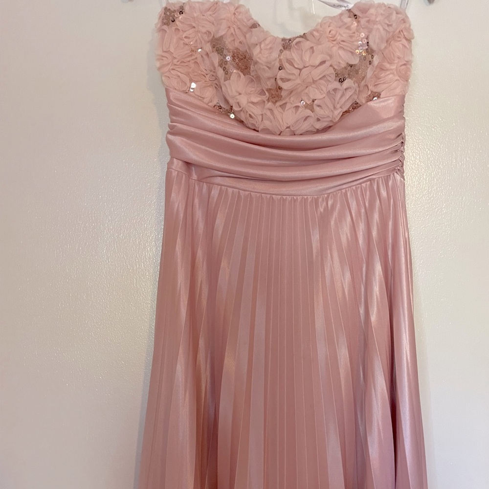 Pink pleated strapless floral gown - Picture 3 of 11